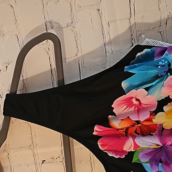 Bridgehampton swimsuit 🩱 - Picture 6 of 11